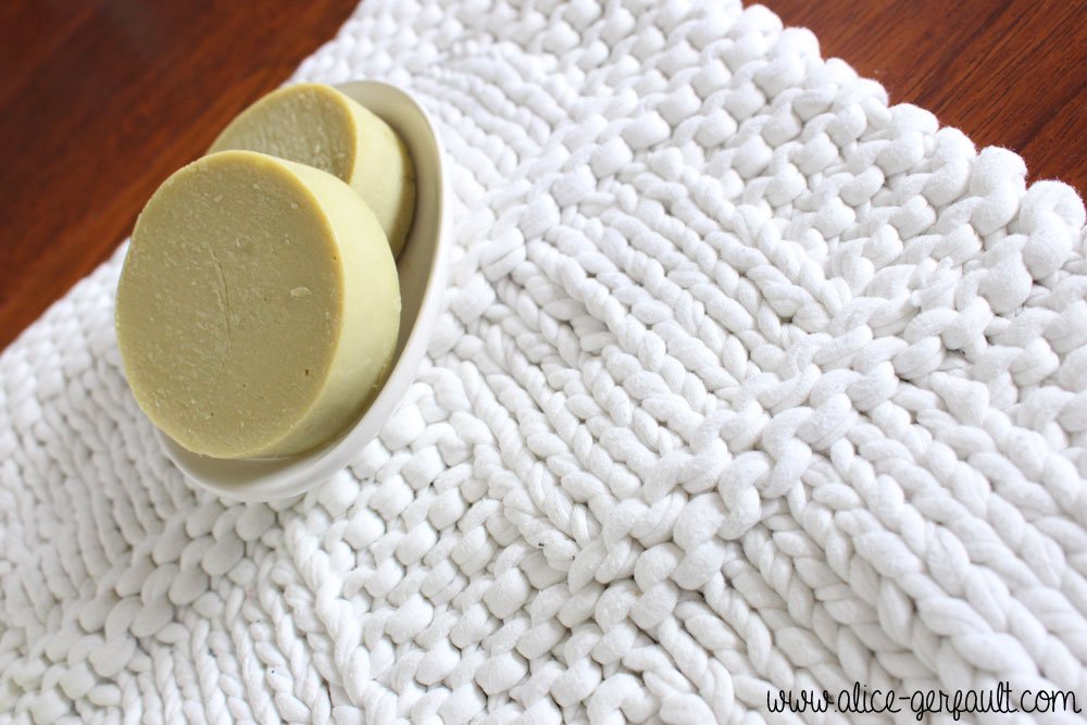 Tapis de bain au tricot, DIY par Alice Gerfault